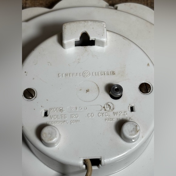 Retro General Electric 2150 White Daisy Electric 7" Wall Clock Tested Works - Picture 10 of 14